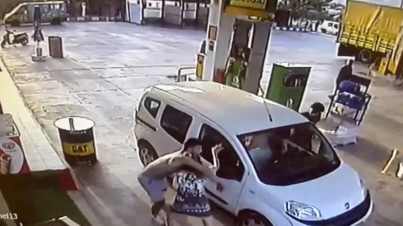 Fethiye'de Akaryakıt İstasyonunda Şok Gasp! O Anlar Kamerada!