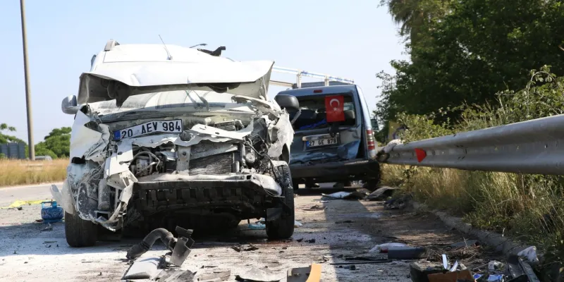 Hatay’da kamyon 3 aracı biçti: 1 ölü 10 yaralı