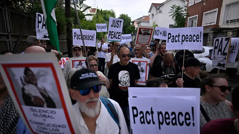 İspanya'da İran'a destek gösterisi