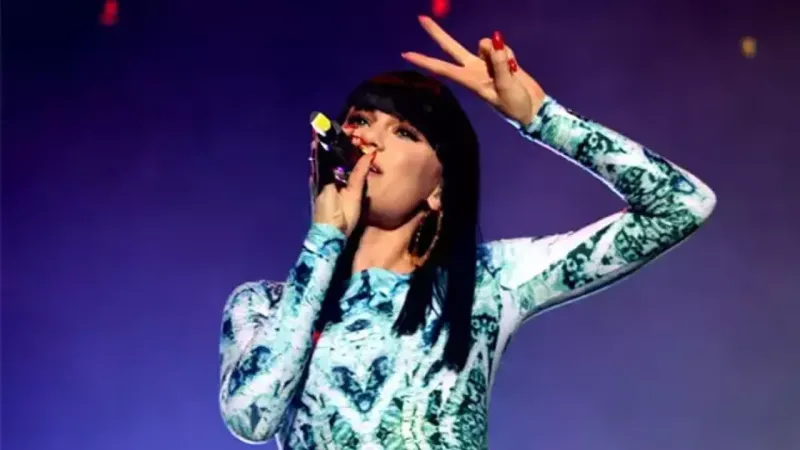 Jessie J Kanserle Mücadele Öncesi Gözyaşlarıyla Veda Etti!