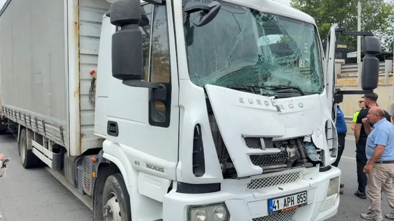 Kocaeli'de Feci Tır Kazası! Sürücü Can Pazarında