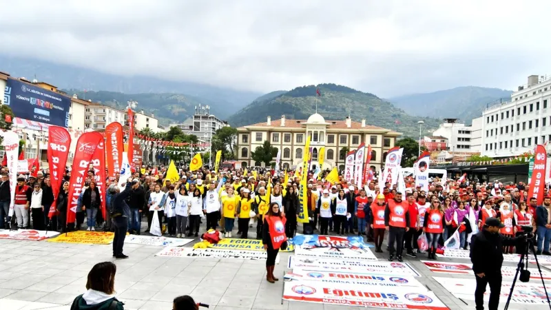 Manisa'da 1 Mayıs Coşkusu! Binler Meydanı İnletti!