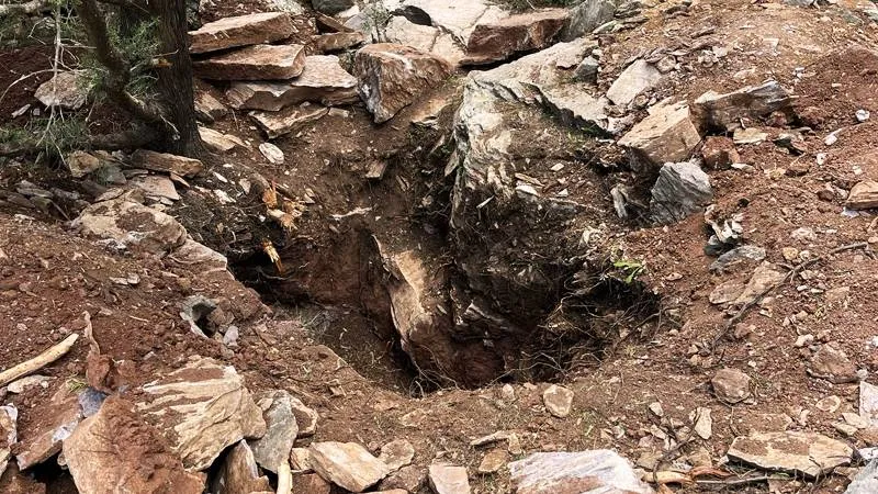 Eski Vali ve Albaydan Şok Define Operasyonu! Neler Buldular?