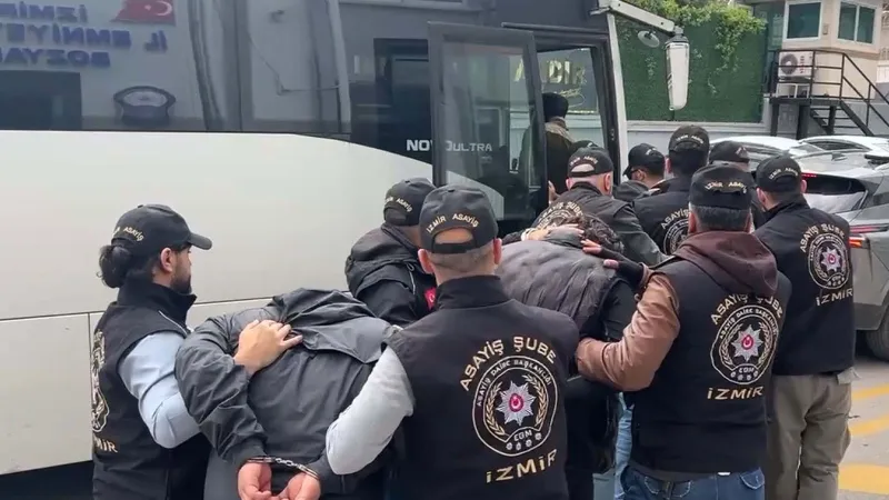 İzmir'de Acımasızlar Çetesi Çökertildi! 10 Tutuklama Şoku!