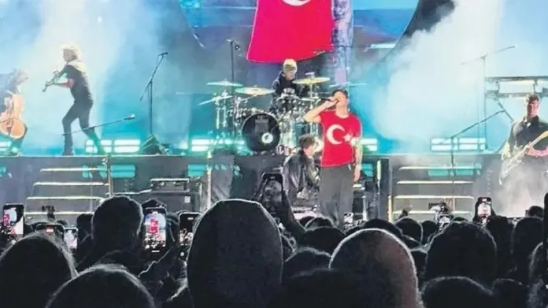 Ryan Tedder'dan İstanbul'a Türk Bayraklı Sürpriz!