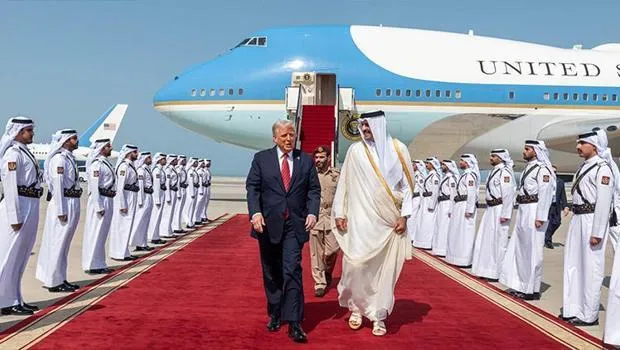 Trump Katar'da! Emir Şeyh Temim'den Görkemli Karşılama