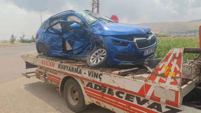 Feci Kaza! Bitlis'te Otomobil ve Ticari Araç Çarpıştı: 2 Ölü!