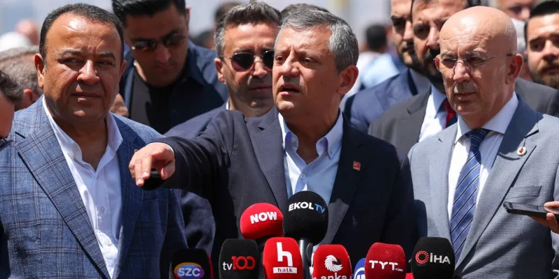 Özgür Özel'den İmamoğlu İddialarına Sert Yanıt! Belgesiyle Geldi!