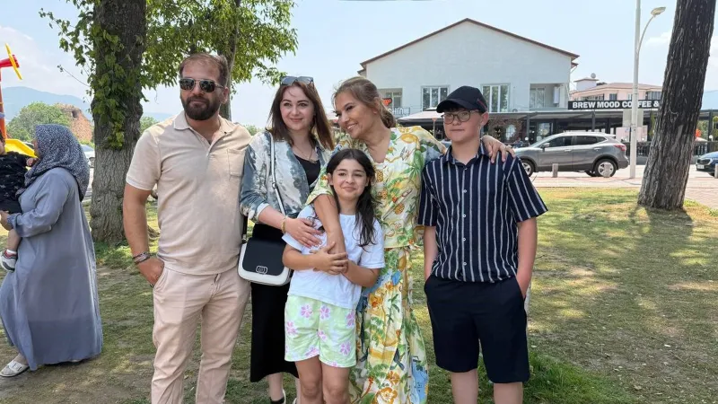 Demet Akalın'dan Minik Hayranına Unutulmaz Jest! Sahne Olayı Unutuldu Mu?