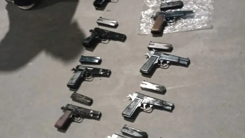 Samsun'da Şok Baskın! Otomobilde 17 Ruhsatsız Silah Bulundu!