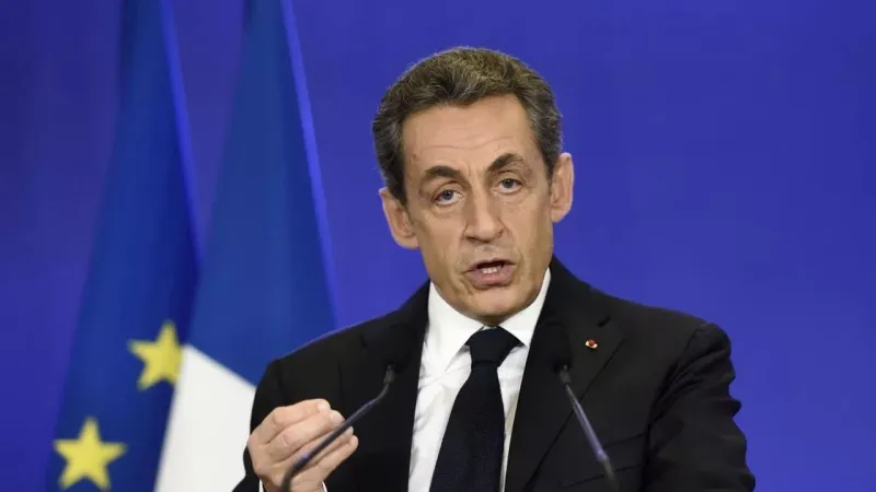 Sarkozy’nin onur nişanı geri alındı