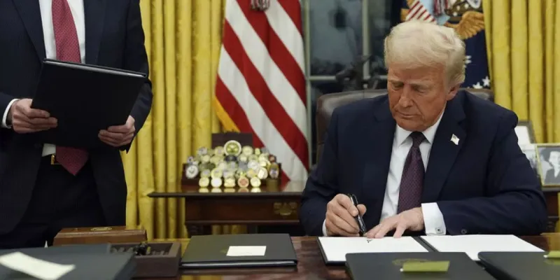 Trump'tan yeni gümrük hamlesi: Kararnameyi imzaladı