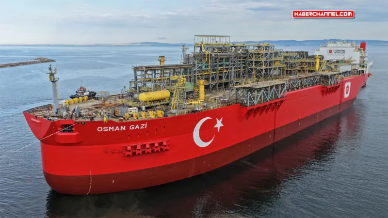 Türkiye'nin ilk Yüzer Üretim Tesisi 'Osman Gazi', İstanbul Boğazı'ndan geçiyor...